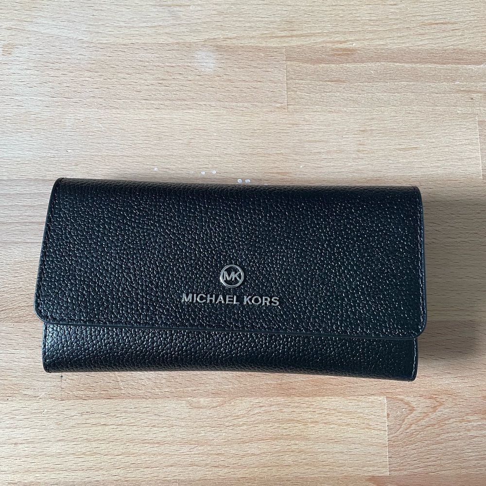 NWT Michael Kors Large Pebbled Tri-Fold Wallet